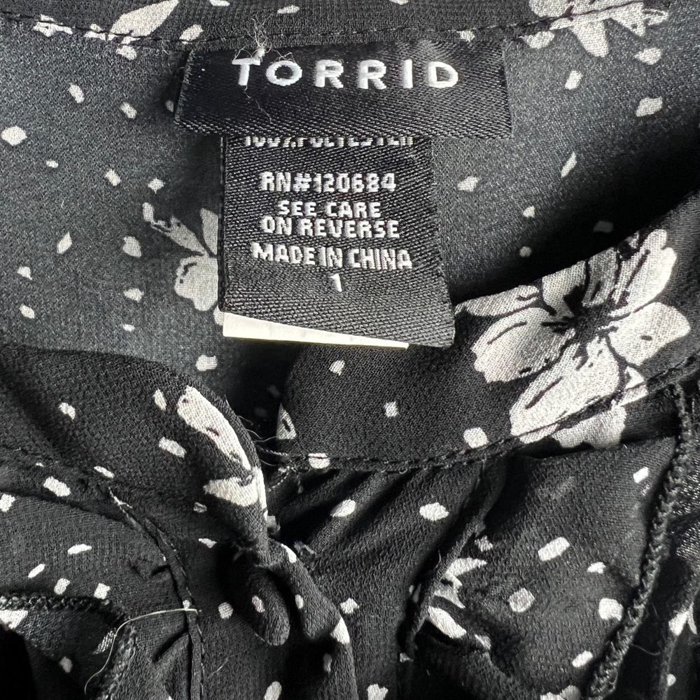 Torrid Womanβs Floral Blouse Sheer Button Down Cinched Waist 1x - Picture 3 of 5